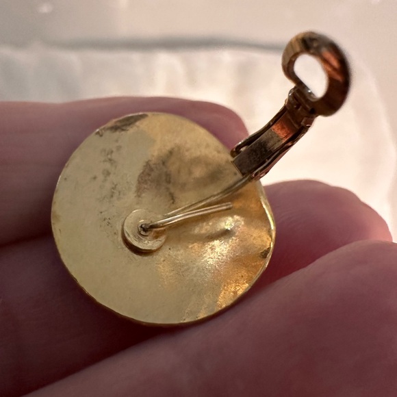 Vintage CHRISTIAN DIOR Clam Shell Earrings - Picture 5 of 8